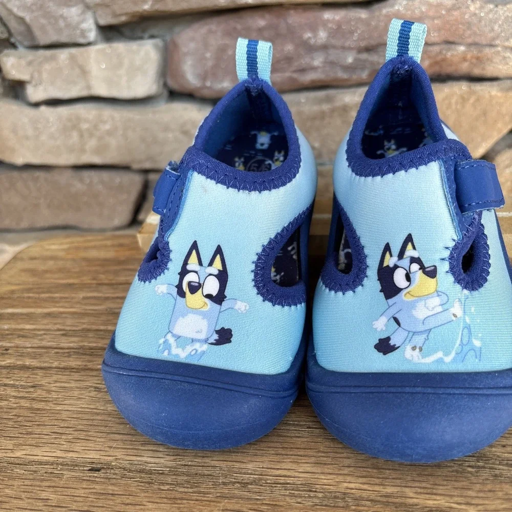 Bluey Ground Up Boys Toddler Sz 5-6 Blue Aqua  Water Shoes Foam